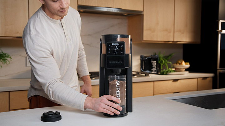 Demonstration of how the Brezza Supermix rechargeable mixing cup eliminates clumps for a smooth protein shake. Automixes with the Supermix and works on the go.